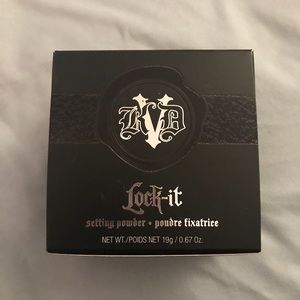 Kat Von D lock it powder